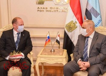 سفير سلوفاكيا بالقاهرة : كبري الشركات السلوفاكية تتطلع لمشاركة العربية للتصنيع في تنفيذ المشروعات التنموية القومية