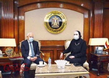 نيفين جامع ” تبحث مع محافظ بورسعيد سبل تعزيز حركة الاستثمار الصناعي بالمحافظة