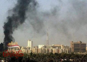 الدخان يتصاعد من المنطقة الخضراء خلال هجوم سابق وسقوط صاروخين قرب المنطقة 