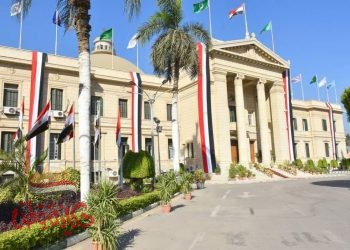 قبة جامعة القاهرة تتزين بأعلام مصر احتفالًا بانتصارات أكتوبر