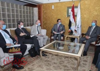 وزير النقل يبحث مع السفير الفرنسي بالقاهرة تدعيم التعاون المشترك  