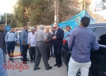 محافظ قنا في جوله تفقديه للجان الإنتخابيه