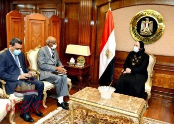 نيفين جامع” حريصون على المساهمة فى إعادة تأهيل وتشغيل المصانع السودانية المغلقة