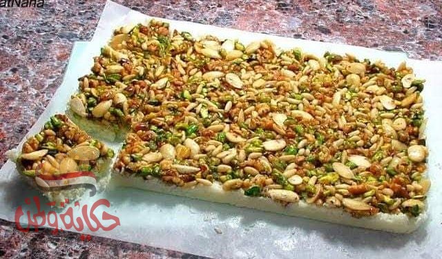 ألواح جوز الهند بالمكسرات