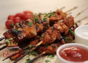 شيش طاووق مع دبس الرومان بالفرن