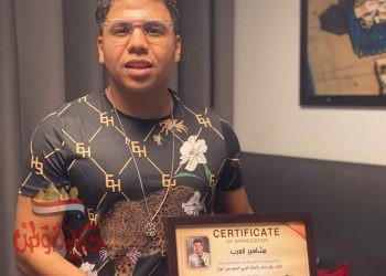 عمر كمال ” على منصة التكريم من خلال” مشاهير العرب” اللبنانية 