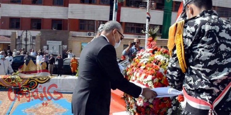 محافظ القليوبية يضع إكليلا من الزهور على النصب التذكارى للجندى المجهول فى ذكرى أكتوبر