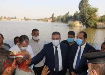 اللواء إبراهيم أبوليمون محافظ المنوفية مع الأهالى