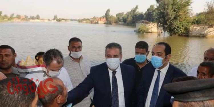 اللواء إبراهيم أبوليمون محافظ المنوفية مع الأهالى