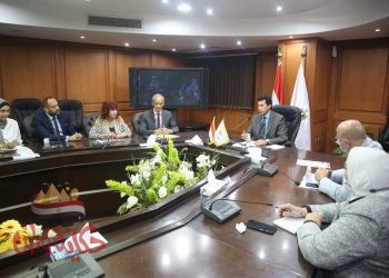 “وزير الشباب “يلتقي بمستثمري العاشر من رمضان