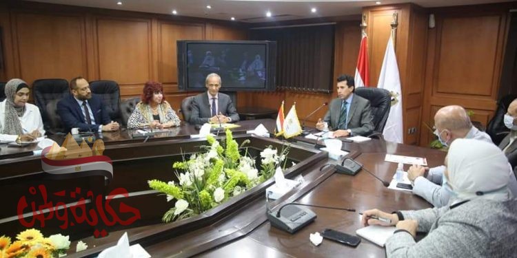 “وزير الشباب “يلتقي بمستثمري العاشر من رمضان