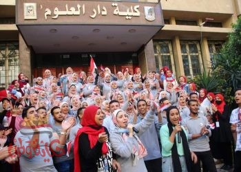 تحت الراية المنصورة دار العلوم تستقبل الطلاب الجدد بالمدائح والأناشيد الوطنية