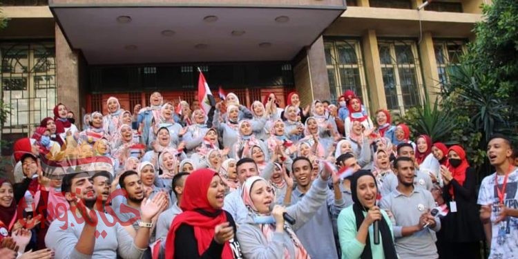 تحت الراية المنصورة دار العلوم تستقبل الطلاب الجدد بالمدائح والأناشيد الوطنية