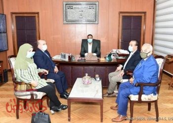 محافظ الدقهلية يستقبل مديرة مدرسة عمر مكرم بدكرنس بمكتبه اليوم