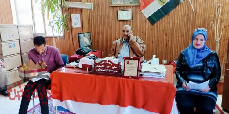 مناقشة جدول أعمال اجتماع مديري الجمعيات بابشواي الزراعيه .