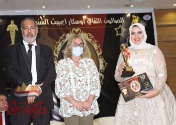 عادل عمار وتكريم مميز خبيرة تجميل سينمائي هويام خانوم