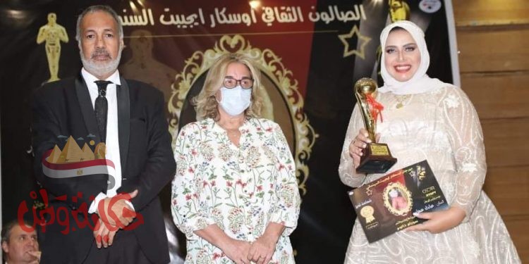 عادل عمار وتكريم مميز خبيرة تجميل سينمائي هويام خانوم