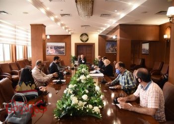 محافظ بورسعيد يستعرض مقترح تطوير المدخل الجنوبى لمحافظة بورسعيد بحى الضواحى .