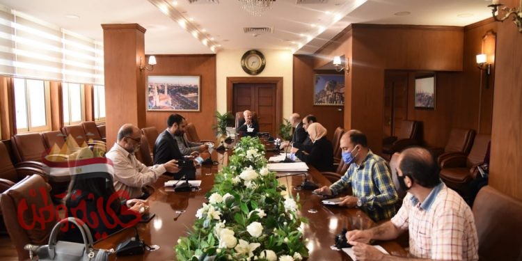 محافظ بورسعيد يستعرض مقترح تطوير المدخل الجنوبى لمحافظة بورسعيد بحى الضواحى .