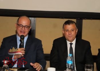 تكريم أطباء قسم العظام لجهودهم في مواجهة وباء كورونا بحضور رئيس ونائب رئيس جامعة عين شمس