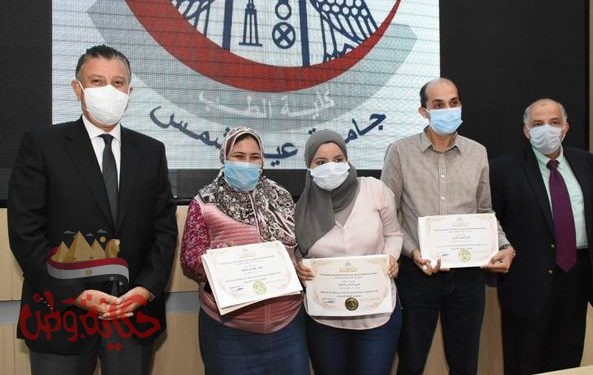 رئيس جامعة عين شمس يكرم أطباء ورؤساء الأقسام بمستشفيات جامعة عين شمس لجهودهم في مواجهة فيروس كورونا