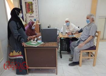 وفد من وزارة الصحة يتابع أعمال المبادرة الرئاسية لفحص وعلاج الأمراض المزمنة بابشواى