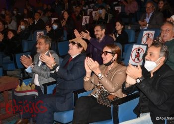 حضور نجوم الفن والإعلاميين فى أول ليالى ” عيلة الفقرى ” على “العائم “