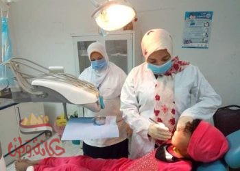 الكشف على ١٥١٣ مريض خلال قافلة طبية مجانية بمركز إدكو .