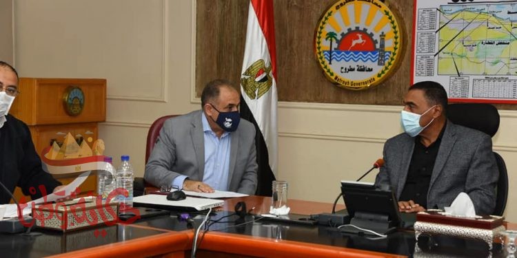 محافظ مطروح يتابع عمليات بدء فرز الاصوات بعد انتهاء اليوم الثانى من جولة الاعادة لانتخابات النواب