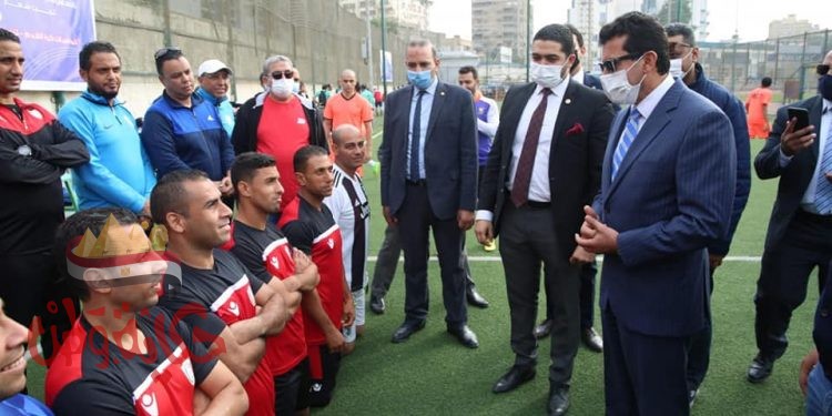 وزير الرياضة يشهد منافسات اليوم الثاني من دوري الوزارات