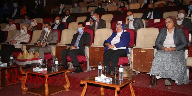 وزير الشباب والرياضة يشهد ندوة حوارية مع الشباب تحت شعار ” مصر أولا… لا للتعصب “