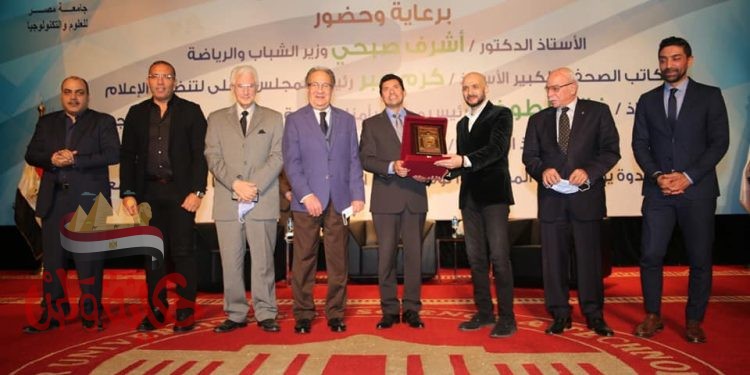 صبحي في حوار مع شباب جامعة مصر للعلوم والتكنولوجيا لندوة “مصر اولا… لا للتعصب”