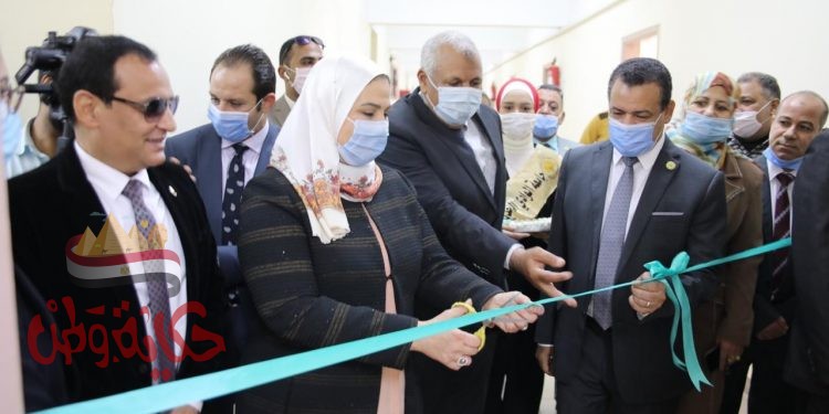 وزيرة التضامن الاجتماعي تفتتح وحدة التضامن الاجتماعي و وحدة بنك ناصر بجامعة الوادي الجديد