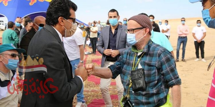 وزير الرياضة يشهد النسخة الثالثة من مهرجان القفز بالمظلات ” اقفز كالفرعون ” فوق الأهرامات