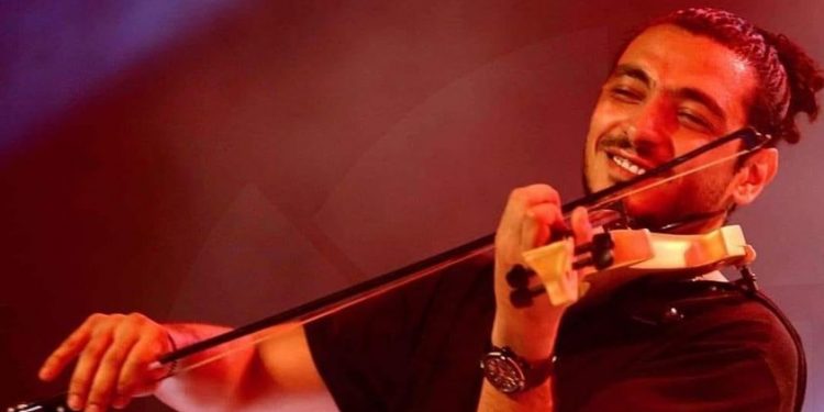 ألحان النجم عزمي تزين اللجان الانتخابية وتطرب الناخبين