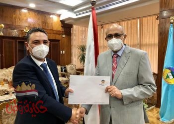 رئيس جامعة طنطا يهنىء عميد طب الأسنان الجديد