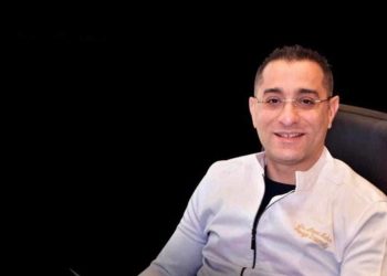 أحمد ماهر أخصائي طب الفم وتجميل الأسنان ٧ خطوات صحيحة يجب إتباعها لزراعة الأسنان