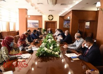 محافظ بورسعيد يناقش تطوير منظومة  المخلفات  الصلابة بالمحافظة.