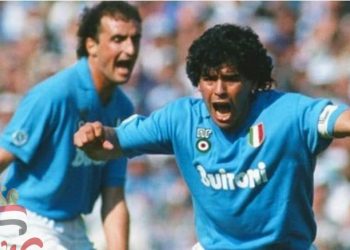 دييجو مارادونا رمز كرة القدم الأرجنتيني