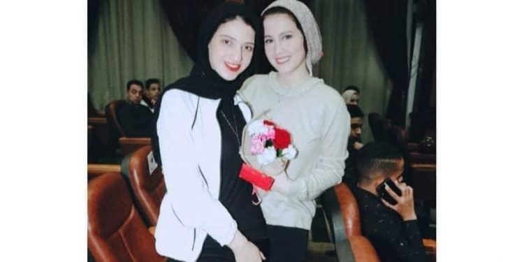 عادل عمار يكرم صحفيتين فى دورته الثامنة