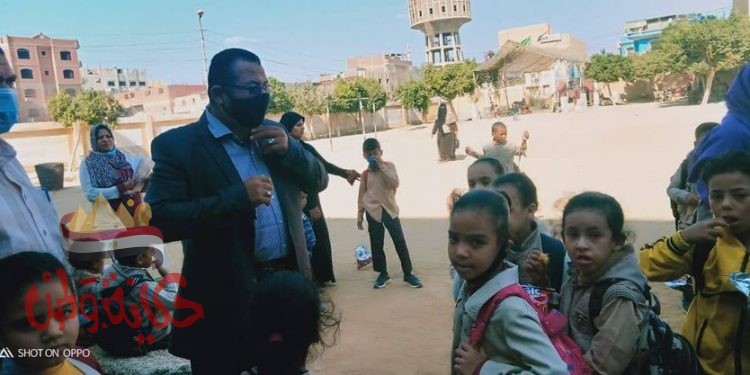 وفد الادارة العامة لللامراض المتوطنة بالوزارة يتابع حملة الديدان المعوية بمدارس الفيوم