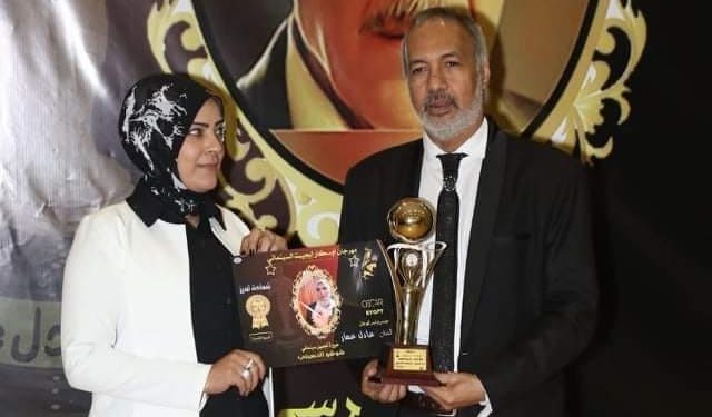 عادل عمار وتكريم شوشو الحسينى خبيرة تجميل سينمائي فى مهرجان أوسكار ايجيبت السينمائي