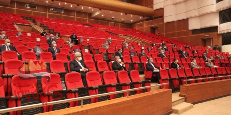 وزير التعليم العالي يؤكد على الالتزام بانتظام الدراسة وأعمال الامتحانات والإجراءات الاحترازية ومعاقبة المخالفين
