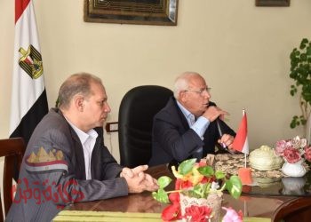 محافظ بورسعيد يتفقد ديوان عام حى المناخ لمتابعة سير العمل ويشيد بجهود اجهزة الحي