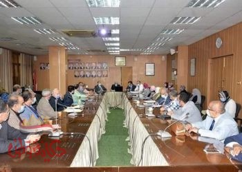 رئيس جامعة المنصورة يعقد اجتماع للمجلس الأعلى للمستشفيات لمناقشة خطة التعامل لاحتمالات الموجة الثانية لفيروس كورونا