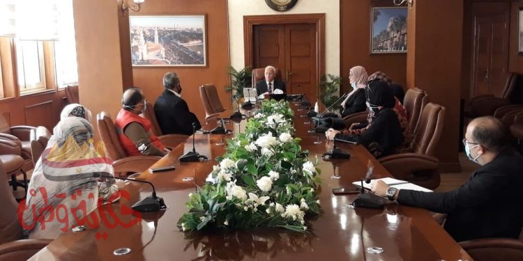 محافظ بورسعيد يلتقي عدد من ممثلي الجمعيات الأهلية