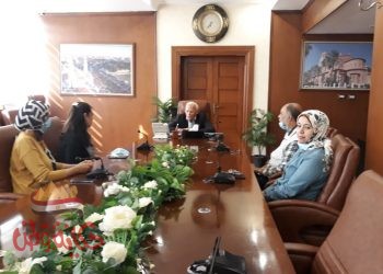 محافظ بورسعيد يستعرض الاشتراطات العامة مع لجنة مراجعة الاشتراطات البنائية للمحافظة