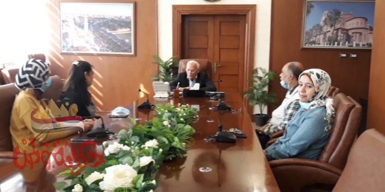 محافظ بورسعيد يستعرض الاشتراطات العامة مع لجنة مراجعة الاشتراطات البنائية للمحافظة