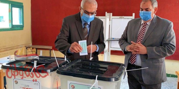 رئيس جامعة المنصورة يدلى بصوته بمقرلجنته بانتخابات مجلس النواب 2020