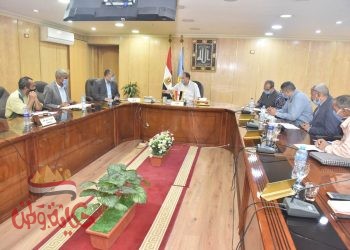 محافظ أسيوط يعقد اجتماعًا لمناقشة جهود منظومة التقنين وتسعير الأراضي